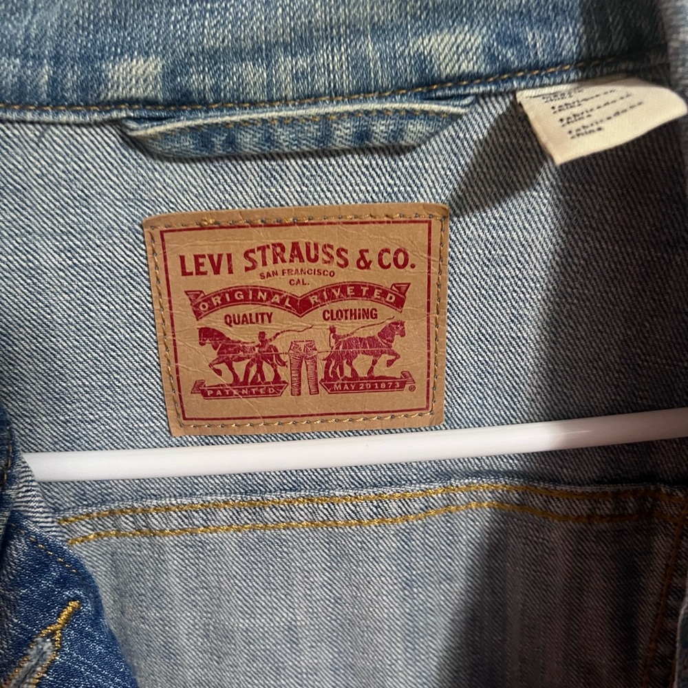 Levi's Women's Light Blue Jean Jacket - Picture 3 of 7